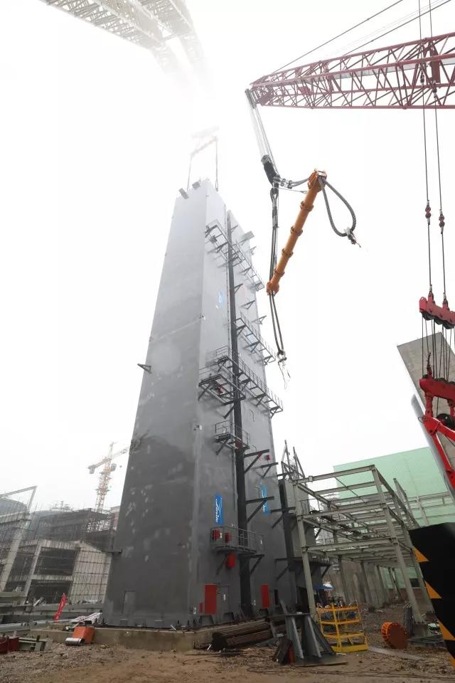 2个冷箱矗立在施工现场