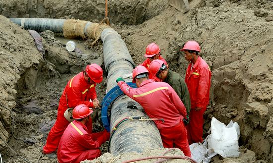 丰南分输站LNG引入管网建设中_爱奇艺